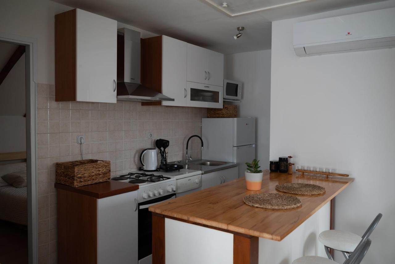 Apartman Milutin Vrsi Exterior photo