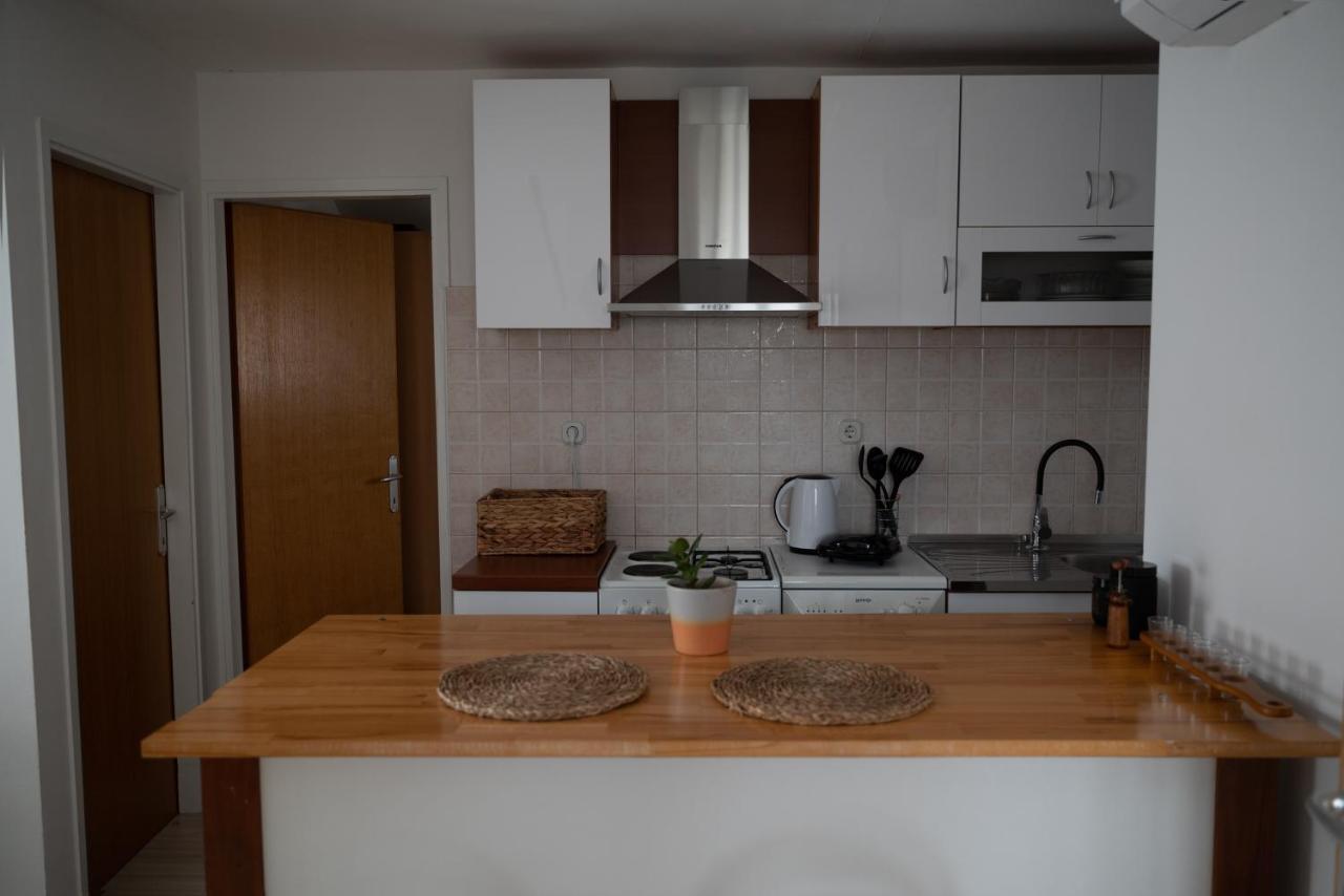 Apartman Milutin Vrsi Exterior photo