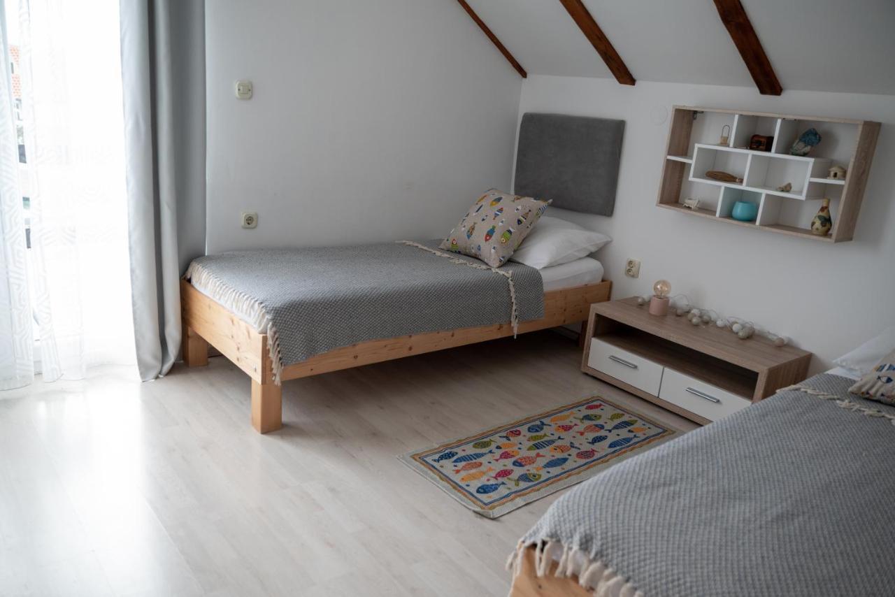 Apartman Milutin Vrsi Exterior photo