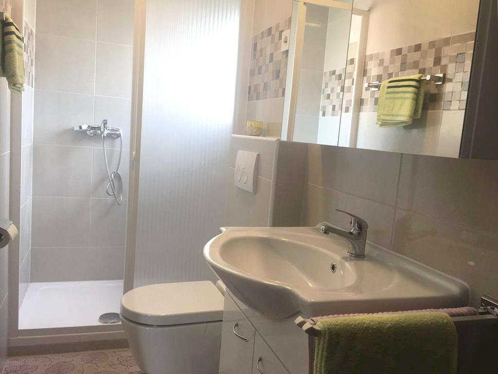 Apartman Milutin Vrsi Exterior photo