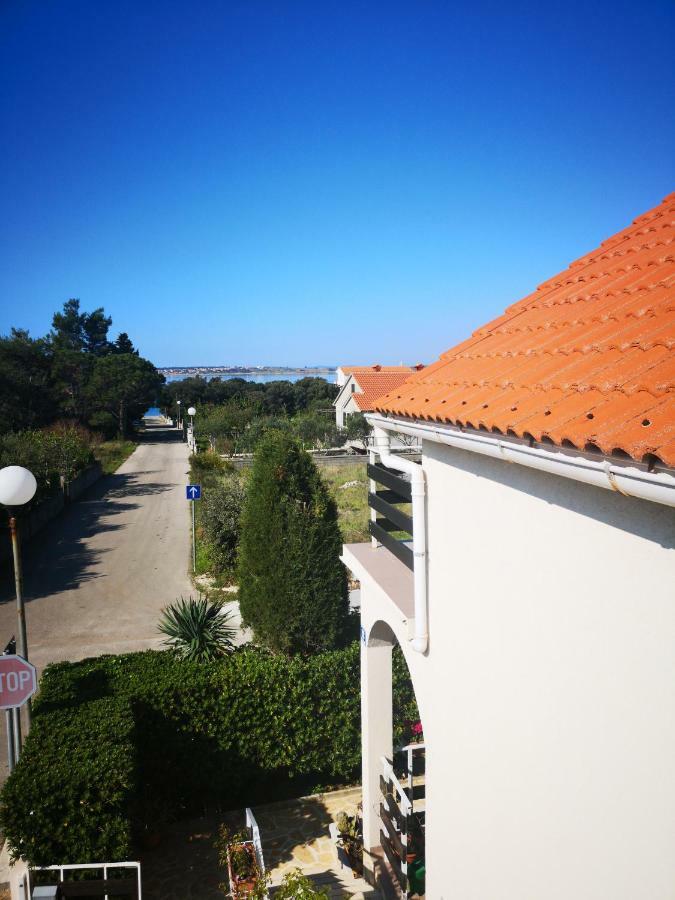 Apartman Milutin Vrsi Exterior photo